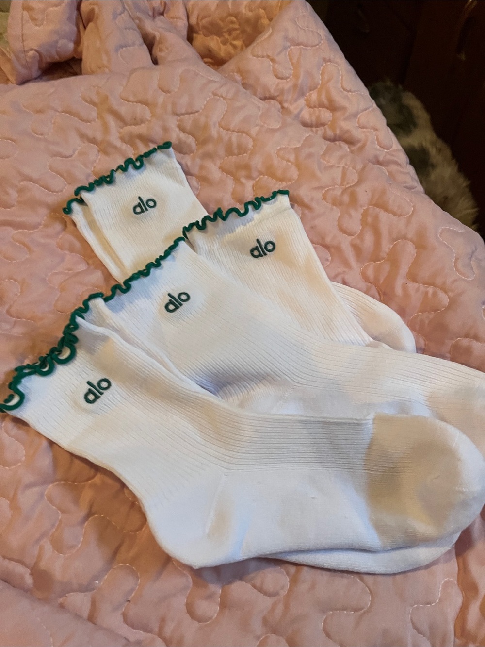 ALO Yoga White Ankle Socks with Green Ruffle Trim 3 pairs